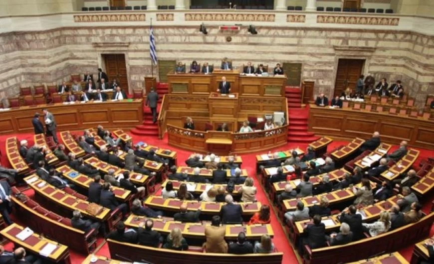 Εκτός ελέγχου οι βουλευτές: «Θα μας γ@μ@σουν τώρα!» – Ακούστηκε στη Βουλή – Δείτε το βίντεο